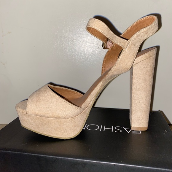 heels - Picture 9 of 11